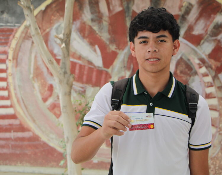 La Beca Benito Juárez y Jóvenes Escribiendo el Futuro harán pago doble en abril