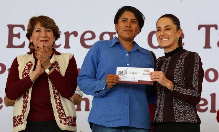 Presidenta inicia entrega de tarjetas para mejoramiento de viviendas en Edomex