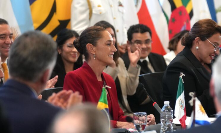 Presidenta Sheinbaum plantea una cumbre por el bienestar económico de América Latina