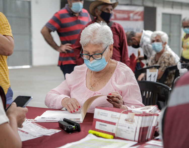 Avanza en Tabasco la entrega de tarjetas del Banco del Bienestar para adultos mayores y personas con discapacidad