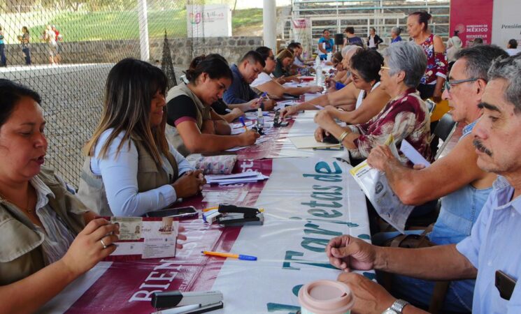 Del 4 al 31 de julio, entrega de Tarjetas del Bienestar a quienes cobran su pensión en operativos de pago