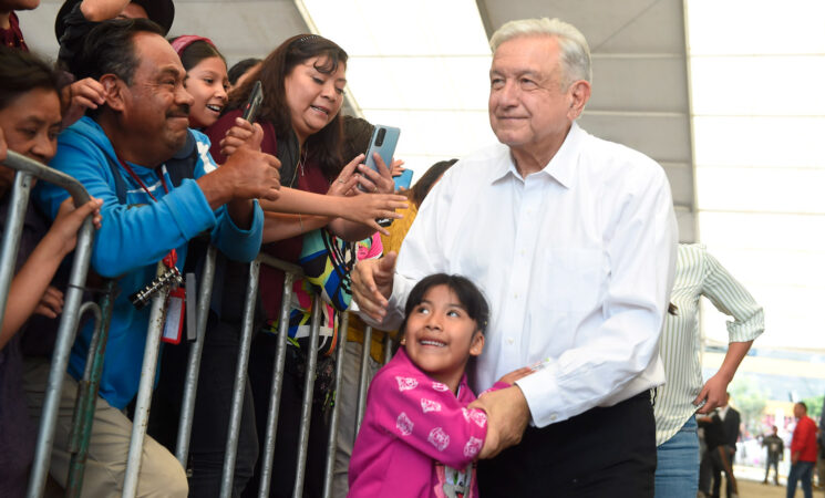 Becas de Educación Básica se duplicarán en los municipios más pobres del Estado de México: Presidente