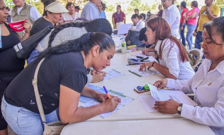 Programas para el Bienestar ayudan a recuperación de Guerrero tras huracán Otis