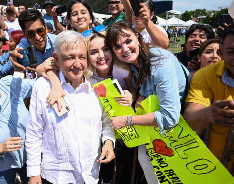 Programas para el Bienestar fortalecieron la economía popular: Presidente