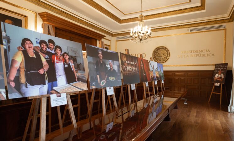 Plasman en exposición fotográfica los rostros de Jóvenes Construyendo el Futuro