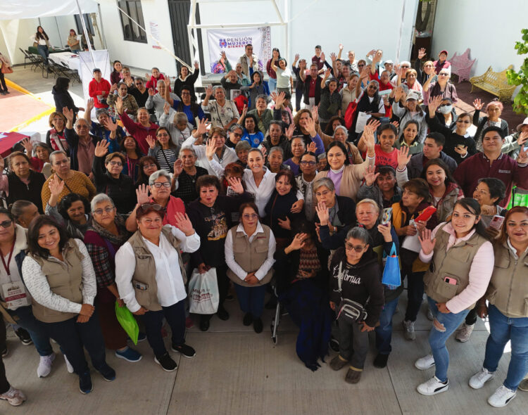 Presidenta Sheinbaum supervisa registro para Pensión Mujeres Bienestar