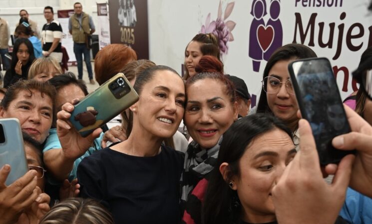 Más de 1.3 millones de mexicanas ya recibieron su tarjeta para la Pensión Mujeres Bienestar