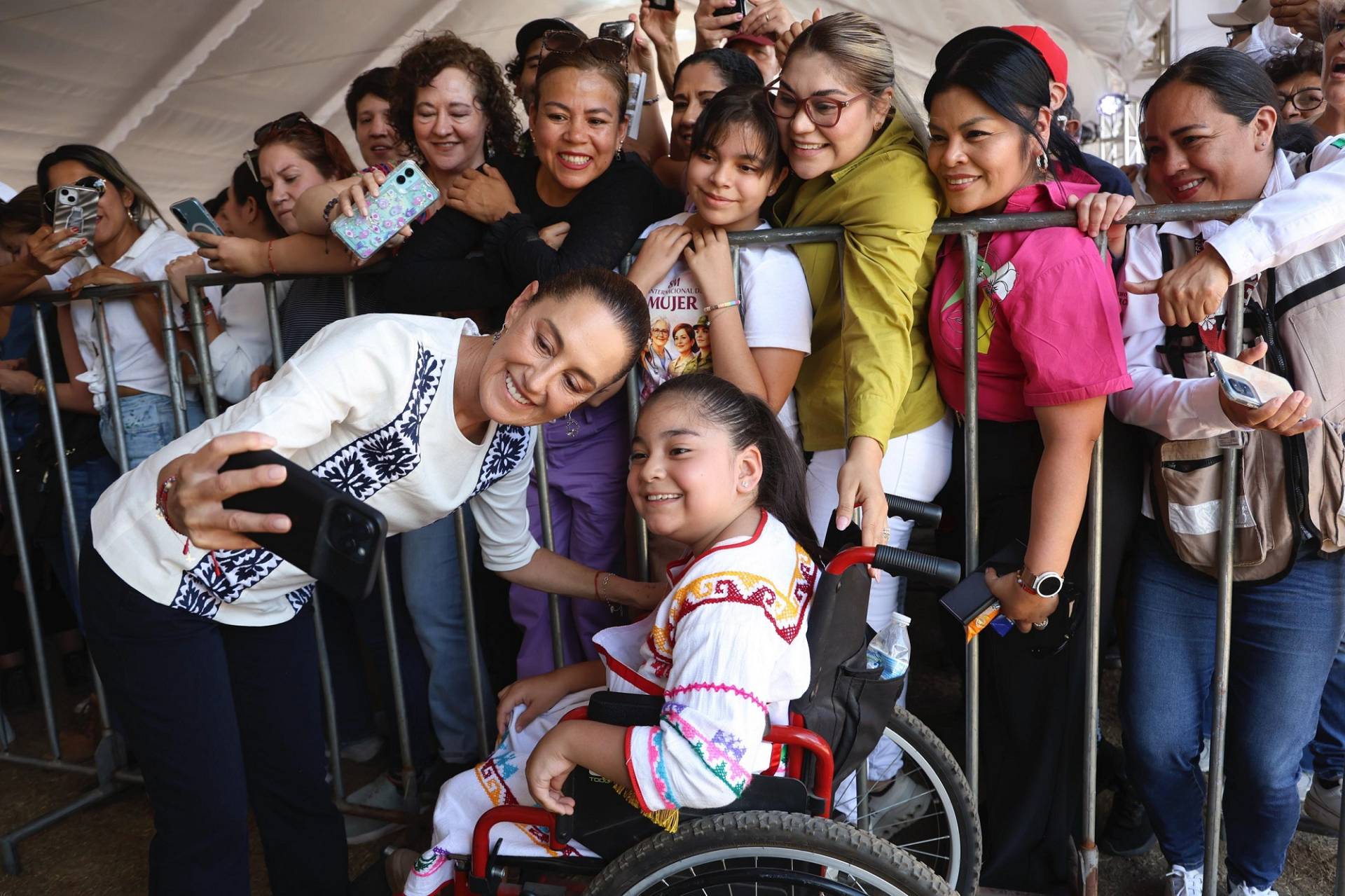Jóvenes-Construyendo-El-Futuro